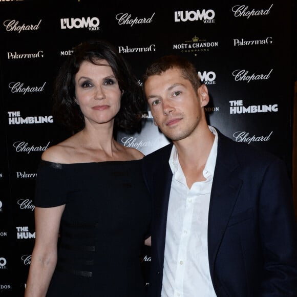 Il a écrit une belle histoire d'amour avec l'actrice et danseuse Alessandra Martines
Alessandra Martines et Cyril Descours à la soirée "Uomo Vogue Party" lors du 71ème festival international du film de Venise, le 31 août 2014.