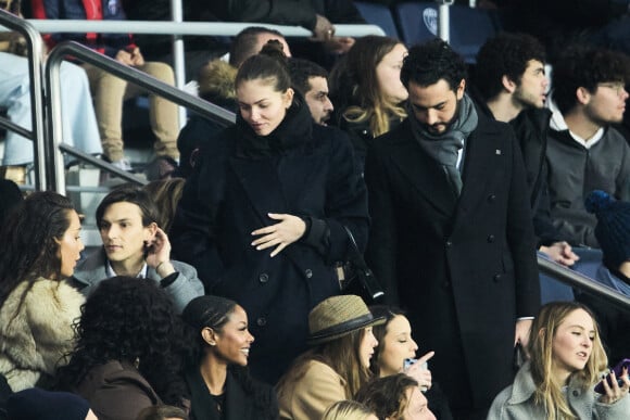 Thylane Blondeau et son compagnon Ben Attal - Célébrités dans les tribunes au match de football du PSG face à Nantes (4-2) au Parc des Princes à Paris le 4 mars 2023. © Cyril Moreau / Bestimage 
