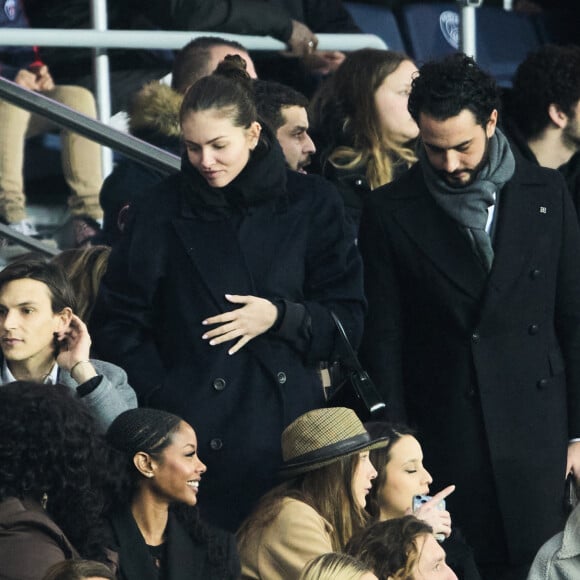 Thylane Blondeau et son compagnon Ben Attal - Célébrités dans les tribunes au match de football du PSG face à Nantes (4-2) au Parc des Princes à Paris le 4 mars 2023. © Cyril Moreau / Bestimage 