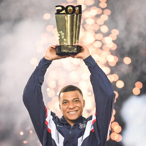 Une cérémonie a été organisée à l'issue de la rencontre pour le féliciter. Il a notamment reçu un trophée avec le désormais très célèbre nombre "201" gravé dessus. 
Cérémonie en l'honneur de Kylian Mbappe au Parc des princes après son but contre le FC Nantes (victoire du PSG 4 à 2 face à Nantes) , il devient le meilleur buteur de l'histoire du PSG avec 201 buts le 4 mars 2023. 