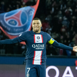 Joie des joueurs du Paris SG aprés le 201e buts de Kylian Mbappe (Paris SG) - Football - Ligue 1 Uber Eats - Victoire du PSG face à Nantes (4-2) au Parc des princes à Paris le 4 mars 2023. © Baptiste Autissier / Panoramic / Bestimage 