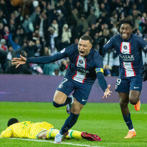 Ils ont notamment pu assister au 201e but de Kylian Mbappé avec le PSG, ce qui fait de lui le meilleur buteur de l'histoire du club.
Joie des joueurs du Paris SG aprés le 201e buts de Kylian Mbappe (Paris SG) - Football - Ligue 1 Uber Eats - Victoire du PSG face à Nantes (4-2) au Parc des princes à Paris le 4 mars 2023. © Baptiste Autissier / Panoramic / Bestimage 