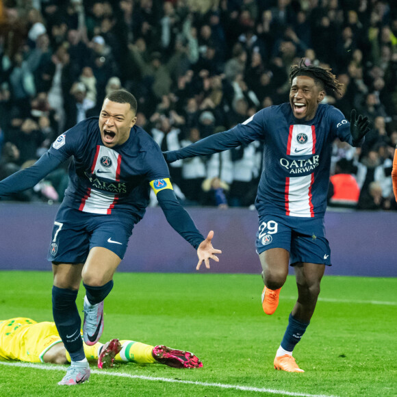 Joie des joueurs du Paris SG aprés le 201e buts de Kylian Mbappe (Paris SG) - Football - Ligue 1 Uber Eats - Victoire du PSG face à Nantes (4-2) au Parc des princes à Paris le 4 mars 2023. © Baptiste Autissier / Panoramic / Bestimage 