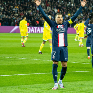 Joie des joueurs du Paris SG aprés le 201e buts de Kylian Mbappe (Paris SG) - Football - Ligue 1 Uber Eats - Victoire du PSG face à Nantes (4-2) au Parc des princes à Paris le 4 mars 2023. © Baptiste Autissier / Panoramic / Bestimage 