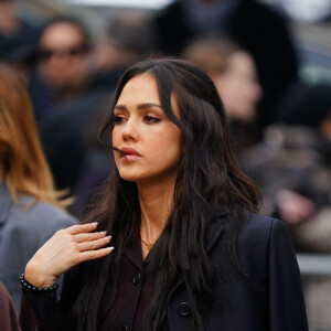 Jessica Alba - Arrivées au défilé Miu Miu prêt-à-porter automne-hiver 2023/2024 lors de la Fashion Week de Paris (PFW), à Paris, France, le 7 mars 2023. © Pierre Perusseau/Bestimage 