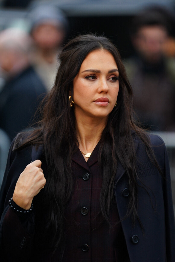 Jessica Alba - Arrivées au défilé Miu Miu prêt-à-porter automne-hiver 2023/2024 lors de la Fashion Week de Paris (PFW), à Paris, France, le 7 mars 2023. © Pierre Perusseau/Bestimage 