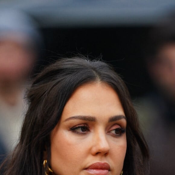 Jessica Alba - Arrivées au défilé Miu Miu prêt-à-porter automne-hiver 2023/2024 lors de la Fashion Week de Paris (PFW), à Paris, France, le 7 mars 2023. © Pierre Perusseau/Bestimage 