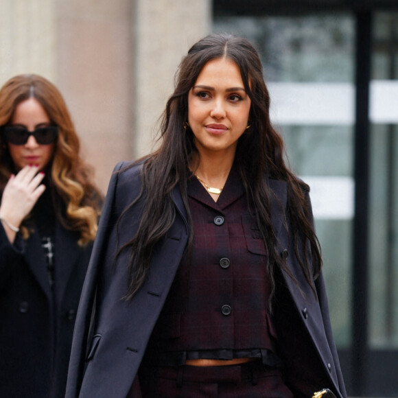 Jessica Alba - Sorties du défilé Miu Miu prêt-à-porter automne-hiver 2023/2024 lors de la Fashion Week de Paris (PFW), à Paris, France, le 7 mars 2023. © Pierre Perusseau/Bestimage 