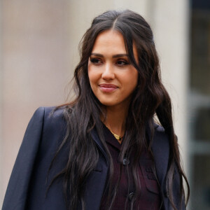 Jessica Alba - Sorties du défilé Miu Miu prêt-à-porter automne-hiver 2023/2024 lors de la Fashion Week de Paris (PFW), à Paris, France, le 7 mars 2023. © Pierre Perusseau/Bestimage 