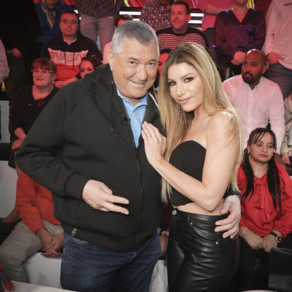 Exclusif - Jean-Marie Bigard et sa femme Lola Marois - Enregistrement de l'émission "La Grosse Rigolade" présentée par C.Hanouna le 1er décembre qui sera diffusée à 21h10 sur C8 le Jeudi 8 décembre 2022 qui réunira les experts de la blague pour une soirée 100% Darka. © Jack Tribeca / Bestimage 