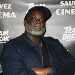 Les cheveux et la barbe d'un blond très clair, il affirme s'apprécier pleinement.
Exclusif - Issa Doumbia - Inauguration de l'Escape Game "Sauvez le Cinema" au Grand Rex à Paris. Le 22 septembre 2021 © Marc Ausset-Lacroix / Bestimage