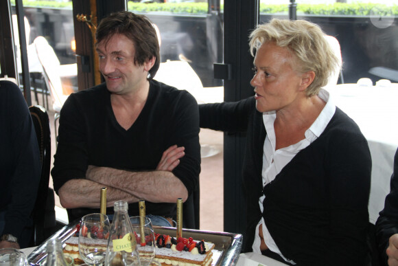 Exclusif - Prix Spécial - Pierre Palmade et Muriel Robin lors du déjeuner d'anniversaire de Pierre Palmade au restaurant Le Fouquet's à Paris, le 30 mars 2015. Pierre Palmade aura 55 ans le 23 mars prochain. 