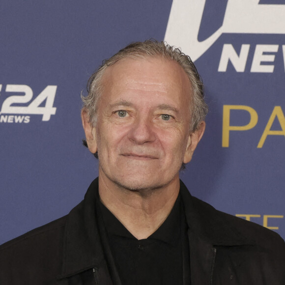 Semi Exclusif - Francis Huster au photocall de la soirée de gala de la chaine i24News à Chaillot - Théâtre national de la Danse à l'occasion de la célébration du 2ème anniversaire de la signature des Accords d'Abraham, Paris le 5 septembre 2022. © Jack Tribeca / Bestimage 