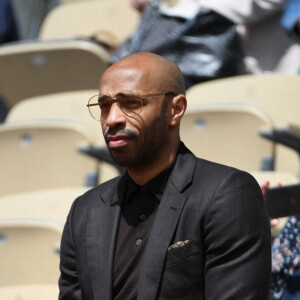 Thierry Henry en tribune (Jour 8) lors des Internationaux de France de Tennis de Roland Garros 2022 à Paris, France, le 29 mai 2022. © Chryslene Caillaud/Panoramic/Bestimage