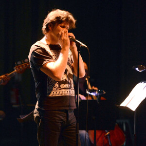 Les 29 et 30 mars au 104, a Paris, plusieurs artistes ont rendu un nouvel hommage a Alain Bashung avec le spectacle "Dernieres nouvelles de Frau Major". Etaient presents Brigitte Fontaine, Chloe Mons, Albin de la Simone, Bertrand Cantat, Christophe Miossec et Kent, ainsi que son guitariste Yan Pechin