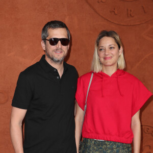 Guillaume Canet et sa compagne Marion Cotillard au village lors des internationaux de tennis de Roland Garros à Paris, le 10 juin 2018. © Moreau-Jacovides/Bestimage 