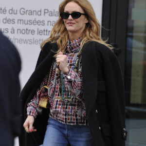 Vanessa Paradis - Sorties du défilé de mode Haute-Couture "Chanel" au Grand Palais Ephémère lors de la fashion week de Paris le 24 janvier 2023.