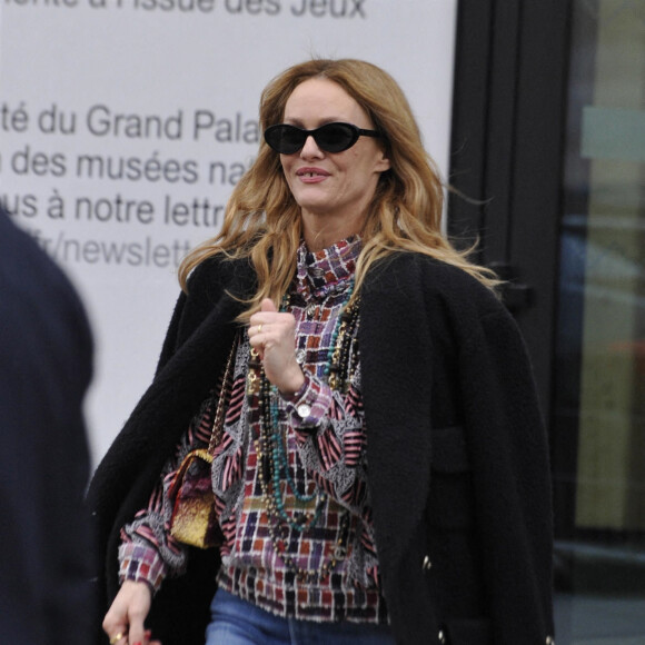 Vanessa Paradis - Sorties du défilé de mode Haute-Couture "Chanel" au Grand Palais Ephémère lors de la fashion week de Paris le 24 janvier 2023.