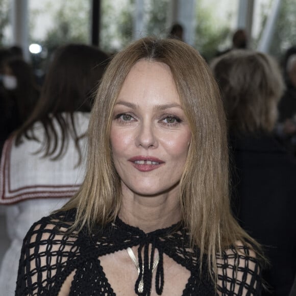 Vanessa Paradis - Défilé de mode "Chanel" en hommage aux métiers d'art au 19M à Aubervilliers. Le 7 décembre 2021 © Olivier Borde / Bestimage