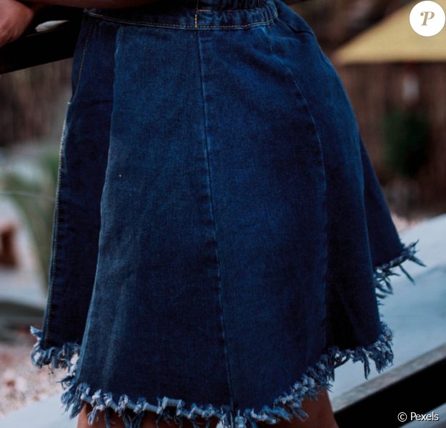 Une réduction exceptionnelle de 30 % s'offre à vous pour cette mini jupe en jean Only