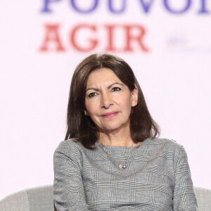 La Maire de Paris, Anne Hidalgo lors de la 104ème édition du Congrès des maires organisé par l'Association des maires de France (AMF), Paris, le 24 novembre 2022. © Stéphane Lemouton/Bestimage 