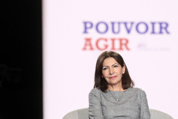 La Maire de Paris, Anne Hidalgo lors de la 104ème édition du Congrès des maires organisé par l'Association des maires de France (AMF), Paris, le 24 novembre 2022. © Stéphane Lemouton/Bestimage 