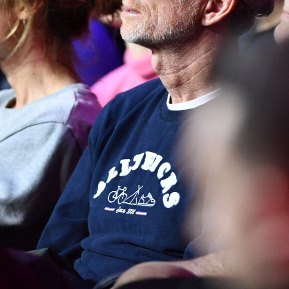 Après 10 rounds d'une forte intensité, les arbitres ont décidé de donner la victoire à son adversaire, qui l'a bien fait souffrir mais il a bien tenu.
Denis Brogniart et sa femme Hortense - Les célébrités assistent au combat international de boxe poids lourd de 10 rounds opposant le français Tony Yoka au français d'origine camerounaise Carlos Takam au Zénith de Paris, France, le 11 mars 2023. © Veeren/Bestimage