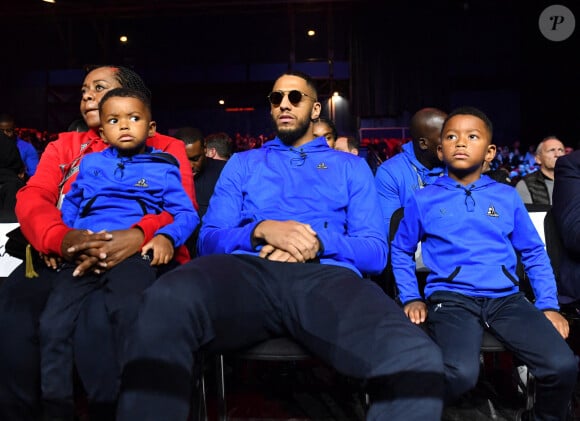 Tony Yoka, ses fils, Magomed et Ali, et sa mère Gertrude assistent au combat international de boxe poids moyen en 8 rounds opposant Victor Yoka (frère de Tony) au Bosnien Branislav Malinovic au Zénith de Paris, France, le 11 mars 2023. © Veeren/Bestimage 