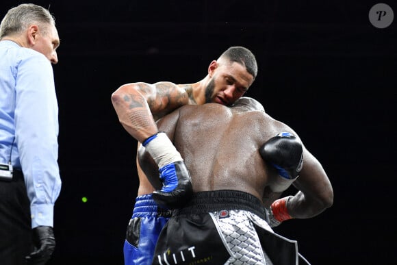 Le français Tony Yoka s'incline face au français d'origine camerounaise Carlos Takam lors d'un combat international de boxe poids lourd de 10 rounds au Zénith de Paris, France, le 11 mars 2023. © Veeren/Bestimage