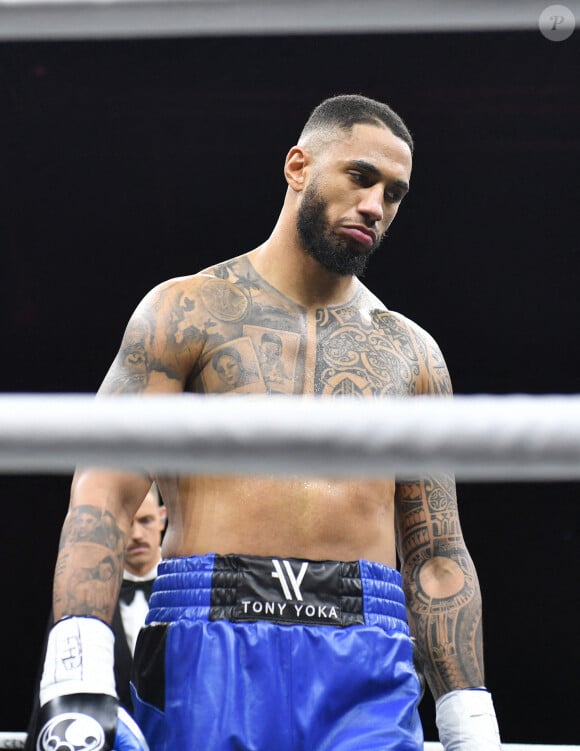 Le français Tony Yoka s'incline face au français d'origine camerounaise Carlos Takam lors d'un combat international de boxe poids lourd de 10 rounds au Zénith de Paris, France, le 11 mars 2023. © Veeren/Bestimage