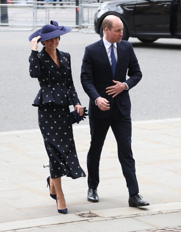 Preuve de plus que même régis par un protocole, Kate et William forment toujours un couple... dans le vent !
Le prince William, prince de Galles, et Catherine (Kate) Middleton, princesse de Galles, - Service annuel du jour du Commonwealth à l'abbaye de Westminster à Londres, le 13 mars 2023. 