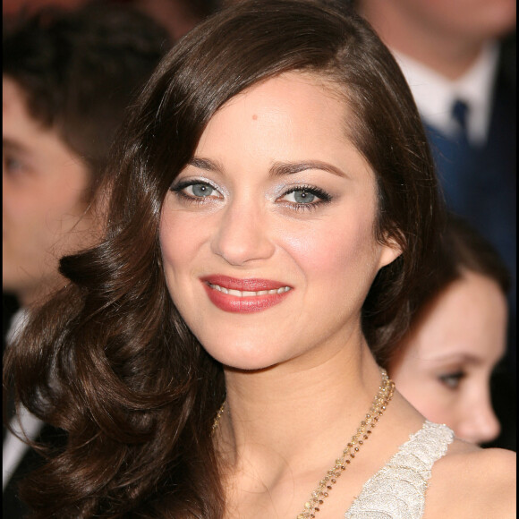 Marion Cotillard reçoit l'Oscar de la meilleure actrice pour le film "La Mome" - 80ème cérémonie des Oscars 2008 à Hollywood