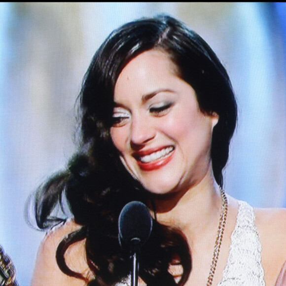 Marion Cotillard reçoit l'Oscar de la meilleure actrice pour le film "La Mome" - 80ème cérémonie des Oscars 2008 à Hollywood
