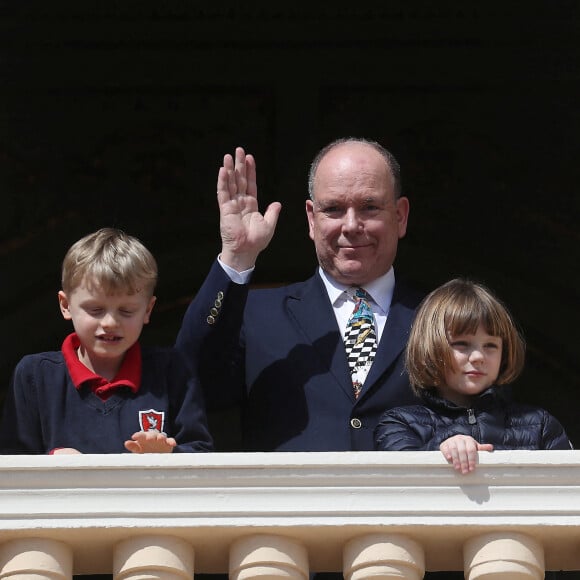 Exclusif - Le prince Albert II de Monaco avec ses enfants le prince héréditaire Jacques et la princesse Gabriella - Les carabiniers jouent en l'honneur de l'anniversaire du prince Albert II en présence de ses enfants au palais princier à Monaco le 14 mars 2023. Il va fêter ses 65 ans. © Jean-François Ottonello/Nice Matin/Bestimage 