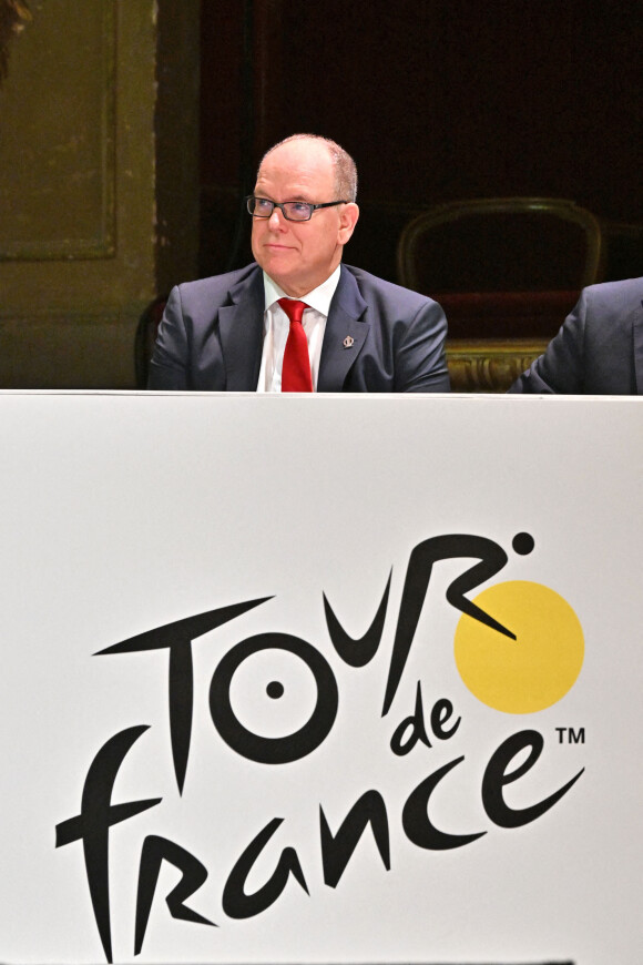 Le prince Albert II de Monaco durant la présentation officielle à l'opéra de Nice, le 13 mars 2023, des deux dernières étapes du Tour de France 2024 qui aura lieu à Nice. Pour la première fois de son histoire, le Tour de France s'achèvera loin de la région parisienne, avec une 21e étape qui sera jugée à Nice le 21 juillet 2024. Un final d'exception en bord de Méditerranée à l'occasion d'un contre-la-montre qui s'élancera de la Principauté de Monaco pour départager les prétendants au titre. L'étape de la veille sera quant à elle tracée sur les routes propices au suspense de l'arrière-pays niçois. © Bruno Bebert/Bestimage 