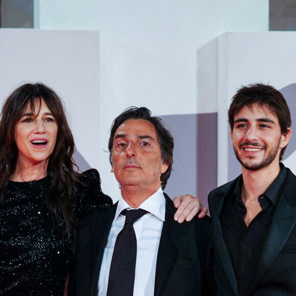 Charlotte Gainsbourg avec son mari Yvan Attal et son fils Ben Attal à la première de "Les Choses Humaines" au 78ème Festival International du Film de Venise (Mostra), le 9 septembre 2021. 