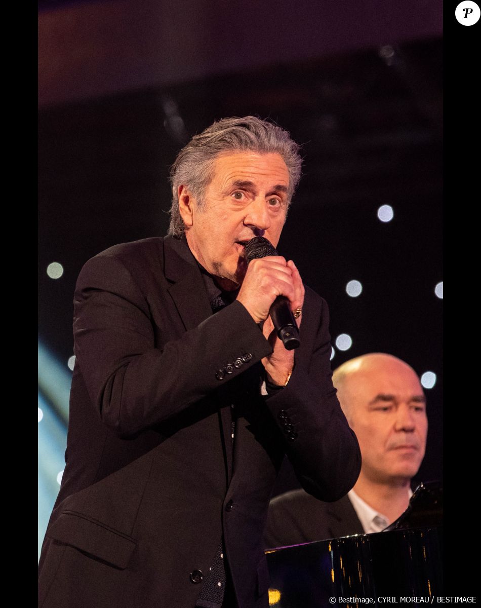 Exclusif - Daniel Auteuil - Enregistrement de l'émission "Symphonie pour la vie, Spéciale Pièces Jaunes" aux Folies Grüss à Paris, diffusée le 4 février sur France 3. Le 12 janvier 2022 © Cyril Moreau / Bestimage