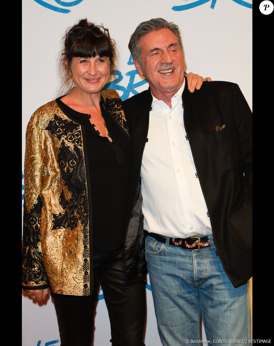 Daniel Auteuil est marié à Aude Ambroggi. Ensemble ils ont eu un petit garçon prénommé Zachary.
Daniel Auteuil et sa femme Aude Ambroggi - Avant-première du film "Le Brio" au cinéma Gaumont Opéra à Paris. © Coadic Guirec/Bestimage