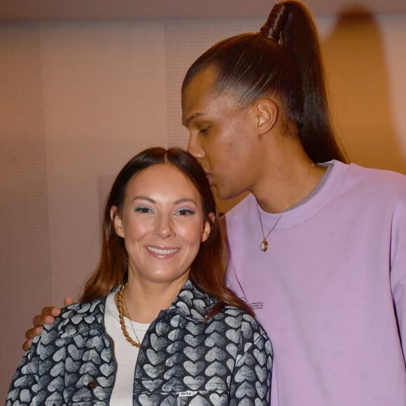 Parents sereins, le couple était rayonnant lors des dernières Victoires de la musique
Exclusif - Stromae avec sa femme Coralie Barbier en backstage de la 38ème cérémonie des Victoires de la musique à la Seine musicale de Boulogne-Billancourt, France, le 10 février 2023. © Moreau-Veren/Bestimage