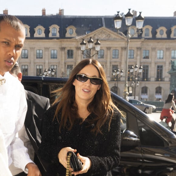 Exclusif - Le chanteur Stromae (Paul van Haver) et sa femme Coralie Barbier rentrent à l'hôtel Ritz après le défilé Chanel à Paris le 4 octobre 2022.