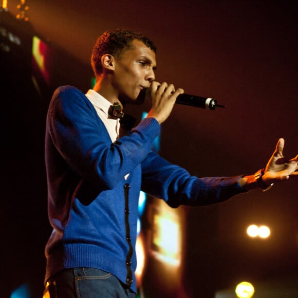 Une blessure qui a certainement ressurgi lorsqu'il s'est rendu sur la terre de son père, au Rwanda, en 2015
Stromae lors du concert Orange RockCorps au Zénith à Paris, le 5 octobre 2010.