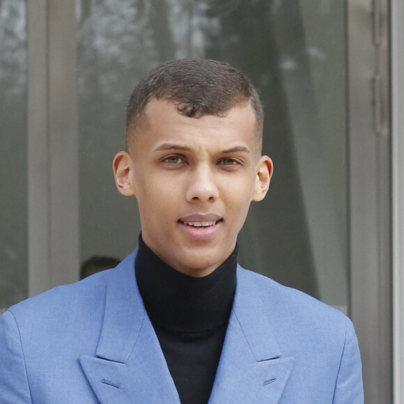 Stromae a fait un retour fulgurant avec son album "Multitude"
Stromae à la sortie du défilé de mode "Louis Vuitton", collection prêt-à-porter automne-hiver 2015/2016, à Paris. Le 11 mars 2015