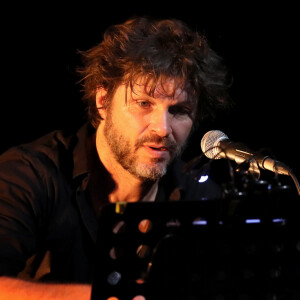 Elle a notamment révélé de terribles détails concernant le moment qui a suivi les coups.
Exclusif - Bertrand Cantat (ex-membre du groupe "Noir Désir" et actuel membre du groupe "Détroit") fait une pause dans sa carrière musicale et se lance dans une tournée de lecture de textes poétiques avec deux musiciens autour de lui. Son nouveau spectacle de lecture (Condor Live) est tiré du livre "Condor" de Caryl Ferey. C'est une oeuvre allégorique et hallucinée, d'un couple fuyant la mort dans le Chili d'après Pinochet. Cenon, le 22 septembre 2016. © Patrick Bernard/ Bestimage