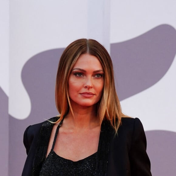 Caroline Receveur à la première du film "Competencia oficial" lors du festival international du film de Venise (La Mostra), à Venise, Italie, le 4 septembre 2021.