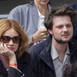 Un anniversaire qu'elle célèbrera probablement avec son fils aîné Gabriel, né d'une première union.
Marine Delterme et son fils Gabriel Ecoffey - Célébrités dans les tribunes des internationaux de France de Roland Garros à Paris le 30 mai 2022. © Cyril Moreau - Dominique Jacovides/Bestimage 