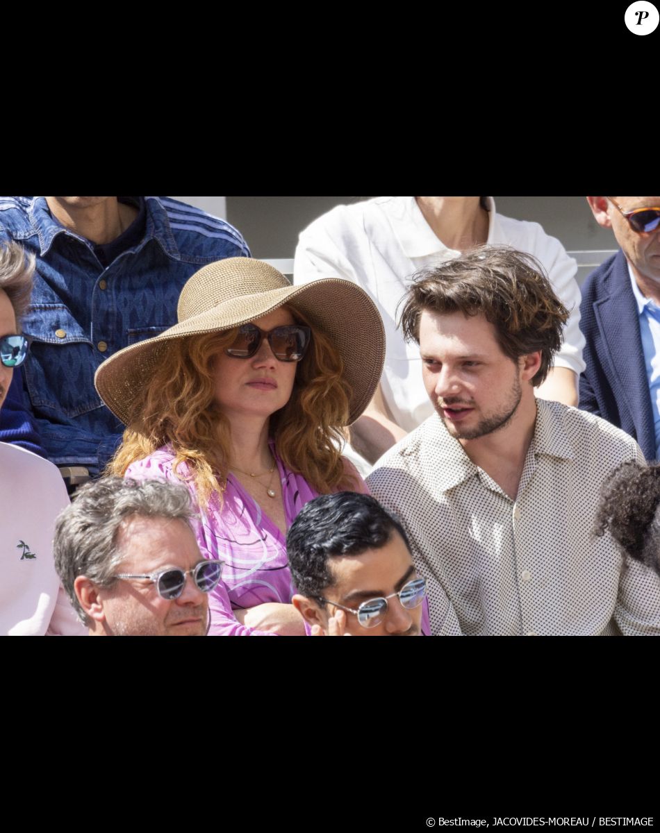 Marine Delterme et son fils Gabriel Ecoffey - Célébrités dans les tribunes des internationaux de France de Roland Garros à Paris le 30 mai 2022. © Cyril Moreau - Dominique Jacovides/Bestimage