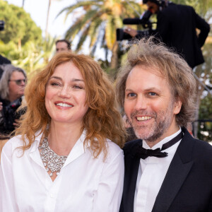 Marine Delterme et son mari Florian Zeller - Montée des marches du film " Triangle of Sadness (Sans filtre) " lors du 75ème Festival International du Film de Cannes. Le 21 mai 2022 © Olivier Borde / Bestimage 