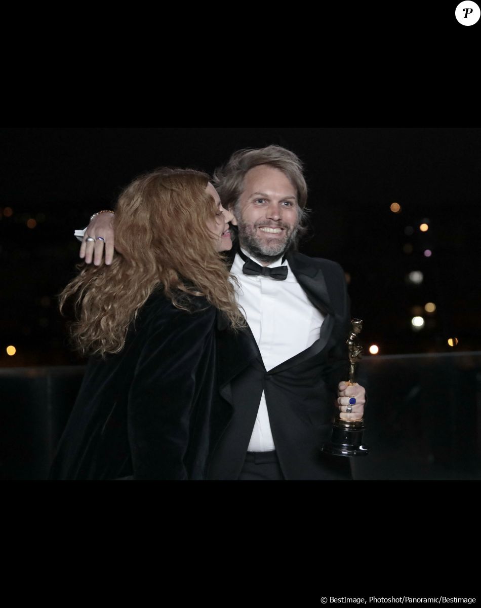 Et peut-être arriver jusqu'aux Oscars, comme l'a fait son beau-père Florian Zeller !
Florian Zeller et sa femme Marine Delterme - Le scénariste et réalisateur français Florian Zeller (Oscar du meilleur scénario adapté pour le film "The Father") lors de la projection et la remise de son oscar sur le toit des studios Canal+ à Paris, France, le 25 avril 2021. © Photoshot/Pool/Panoramic/Bestimage