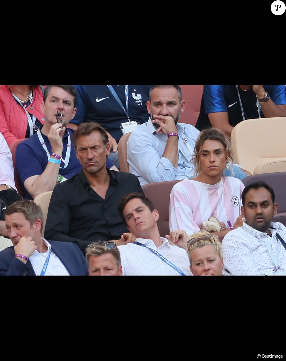Info - Candide Renard, première sortie publique depuis son agression sexuelle présumée dans Koh-Lanta - Hervé Renard et sa fille Candide Renard - Célébrités dans les tribunes lors du match de coupe du monde opposant la France au Danemark au stade Loujniki à Moscou, Russia, le 26 juin 2018. Le match s'est terminé par un match nul 0-0. © Cyril Moreau/Bestimage