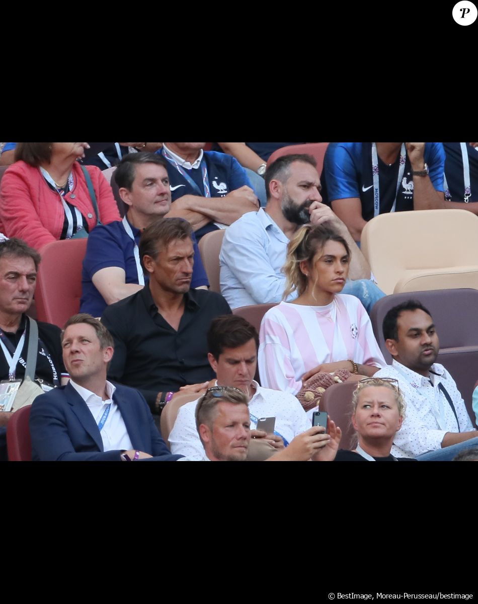 La production de l'émission est annulée et la jeune femme rentre en France
Info - Candide Renard, première sortie publique depuis son agression sexuelle présumée dans Koh-Lanta - Hervé Renard et sa fille Candide Renard - Célébrités dans les tribunes lors du match de coupe du monde opposant la France au Danemark au stade Loujniki à Moscou, Russia, le 26 juin 2018. Le match s'est terminé par un match nul 0-0. © Cyril Moreau/Bestimage